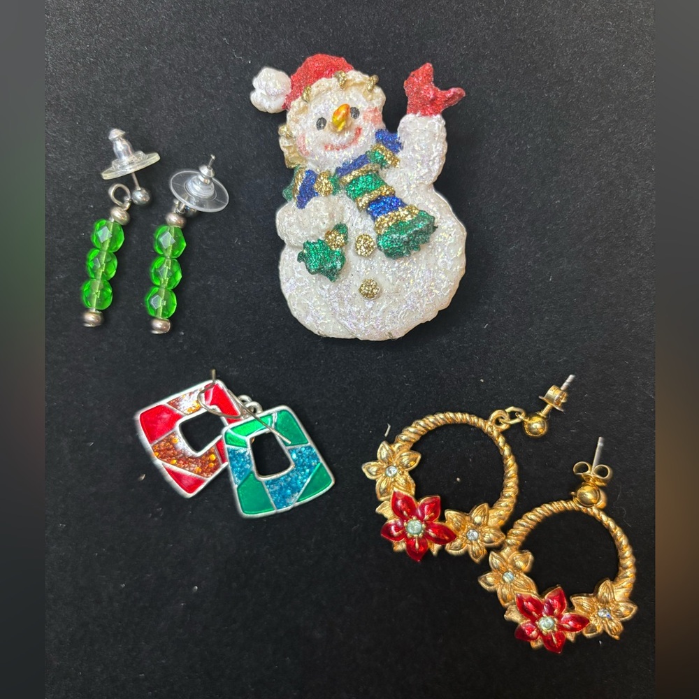 Charming Snowman Brooch with Festive Accents and 3 sets of Earrings